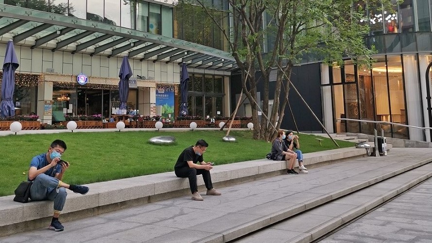 People still consequently wear protective masks in public (image credit: Mandy Lin).